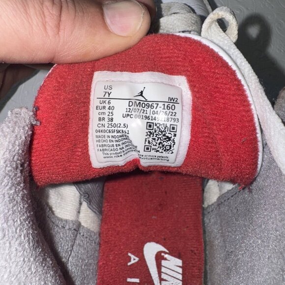 Jordan 3 Retro Mid Fire Red Size 7Y DM0967-160 - Picture 10 of 14